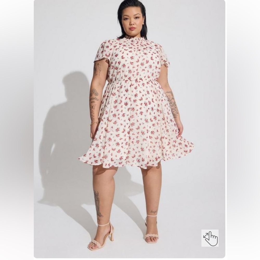 👗NWT Torrid Mini Chiffon Smocked Dress - Rose Floral